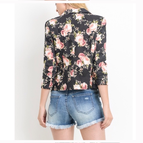 Fitted Floral Blazer - Picture 6 of 8